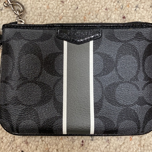 Coach wristlet - Picture 2 of 5